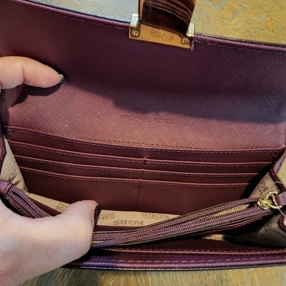 Michael Kors Burgundy Jet Set Lg Shoulder Tote Handbag With Matching Wallet NWT - Picture 12 of 16